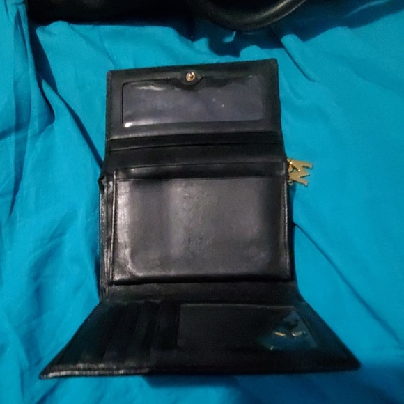 Nice mcm bag and wallet..COME ON LADIES - Picture 2 of 8